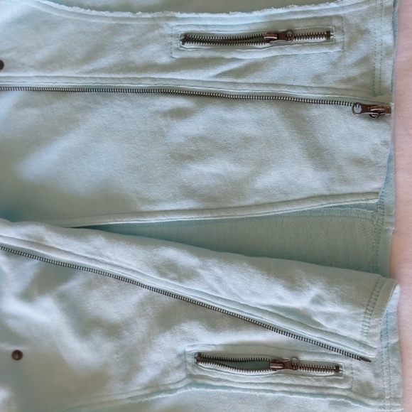 NWOT. Aeropostale Junior's 100% cotton jacket with zip pockets. - Picture 4 of 4